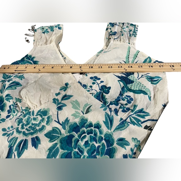 Elegant Floral V-Neck Blouse - White and Blue - Picture 5 of 6